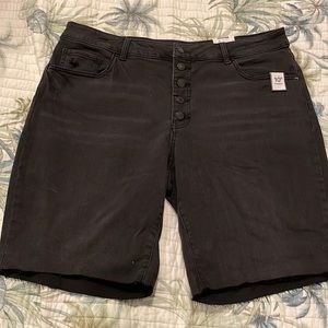 2/$25 NWT Relaxed Fit Bermuda Short